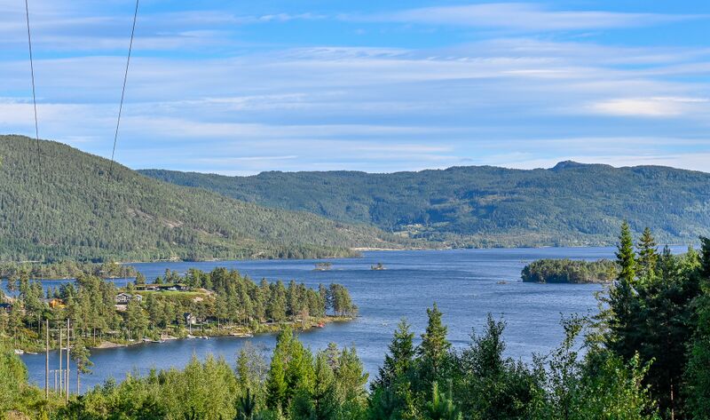 Fil:Byglandsfjorden Dale 150825.jpg