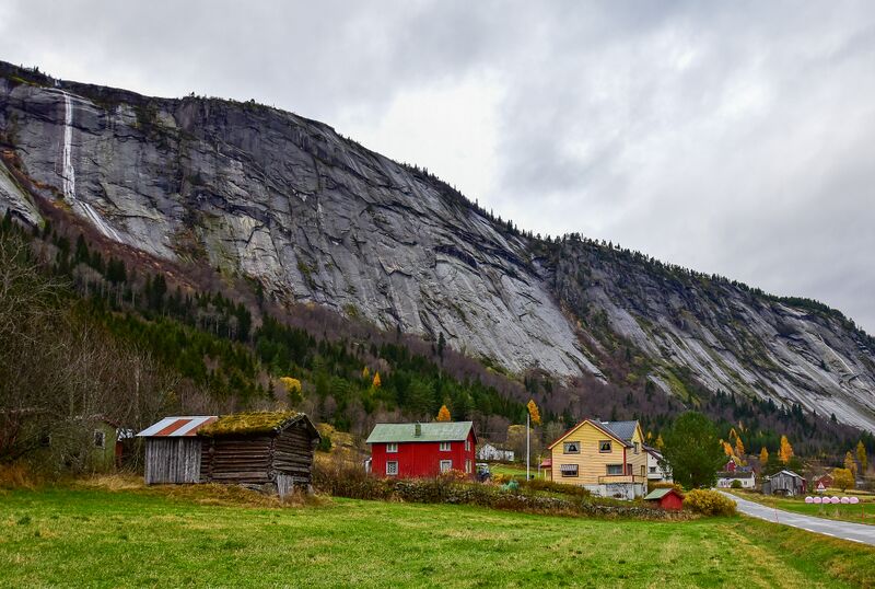 Fil:Søgarden Steinsland Valle 271017.jpg