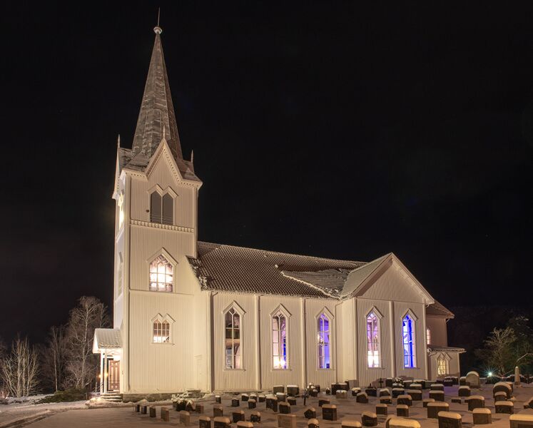 Fil:Evje kyrkje 121223 (2).jpg