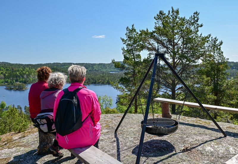 Fil:Sundkjerrknuten Storøygardsvatn 040623-2.jpg