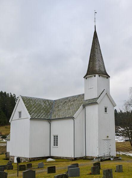 Fil:Finsland kyrkje 040324-2.jpg