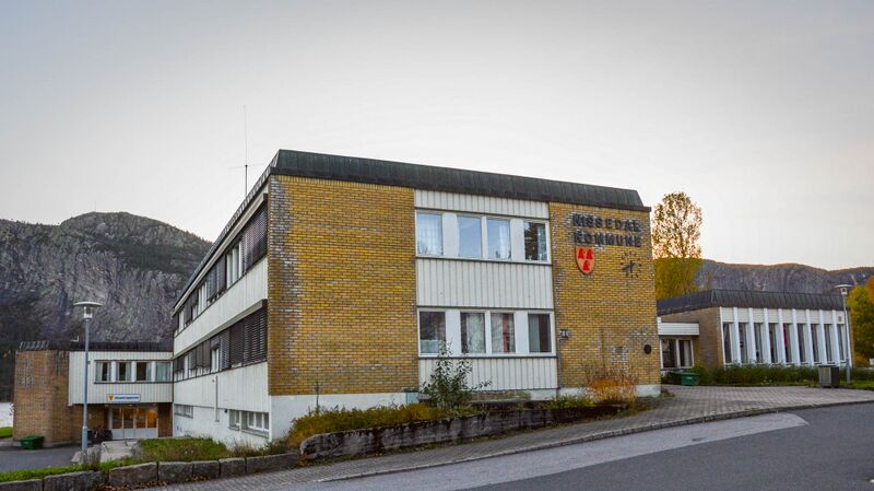 Fil:Nissedal kommunehus Treungen 061017-3.jpg