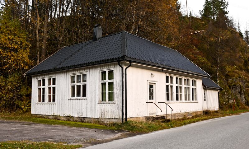 Fil:Åknes bedehus Åseral 141024.jpg