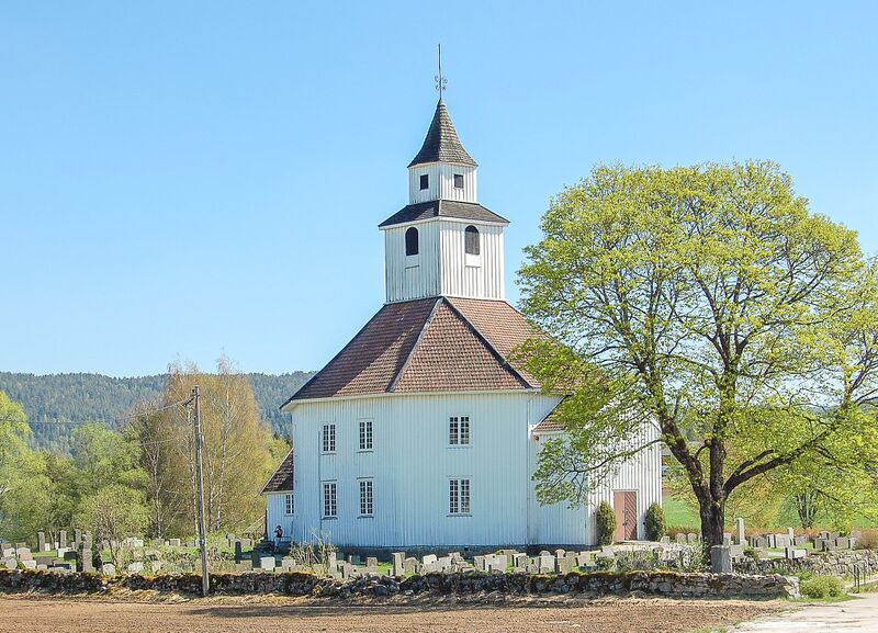 Fil:Hornnes kyrkje 090508-3.jpg