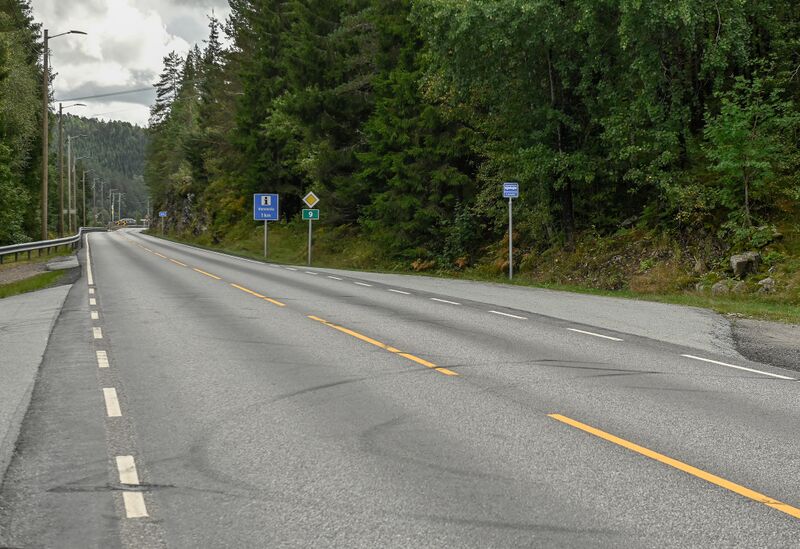 Fil:Lauvås bussholdeplass Kile 050925.jpg