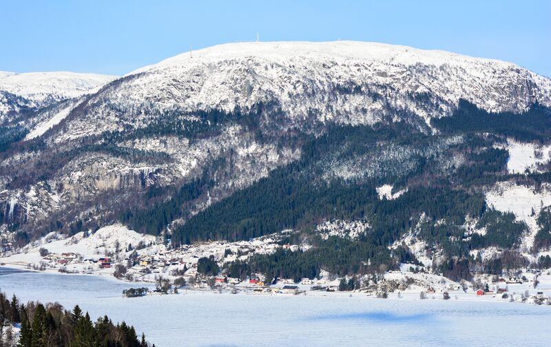 Fil:Hekkfjellet Eiken 110217.jpg