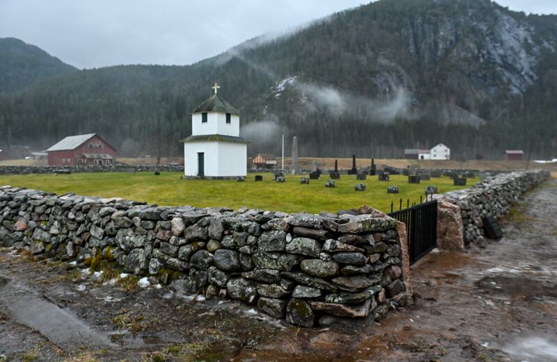 Fil:Austad gamle kyrkegard 301124.jpg