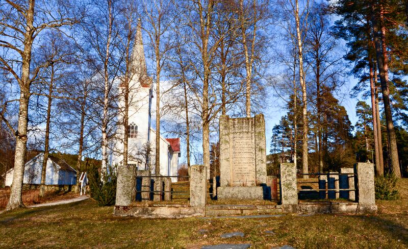 Fil:Evje kyrkje minnestein 030415.jpg