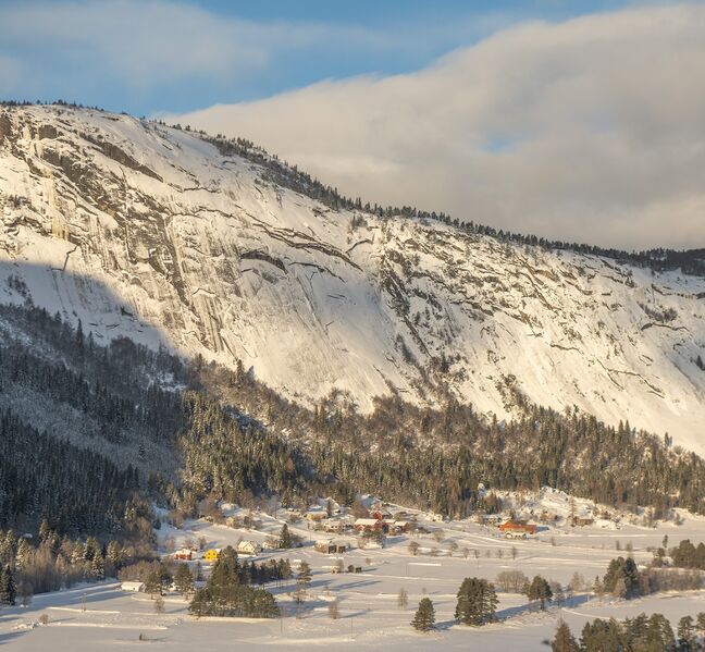 Fil:Steinsland Valle 261223.jpg