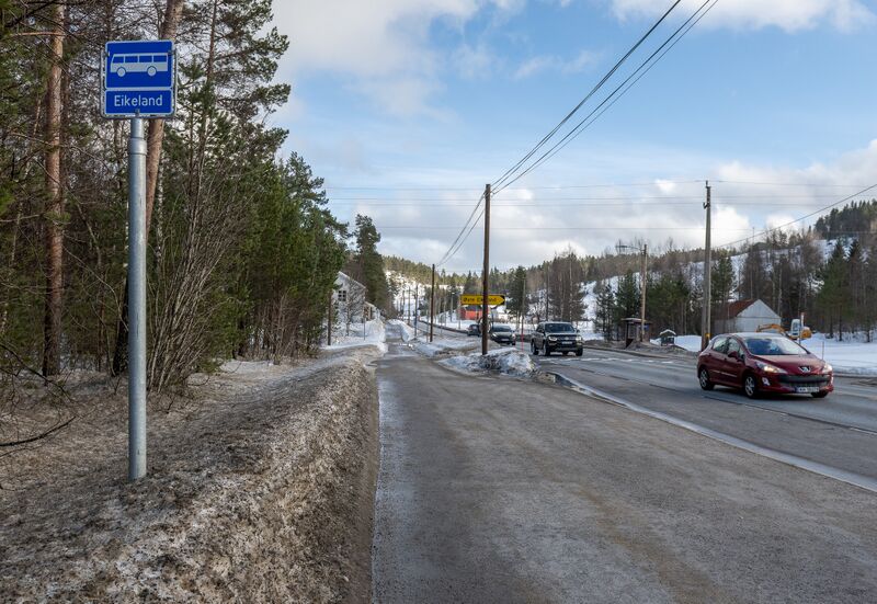 Fil:Eikeland bussholdeplass Hægeland 270226.jpg