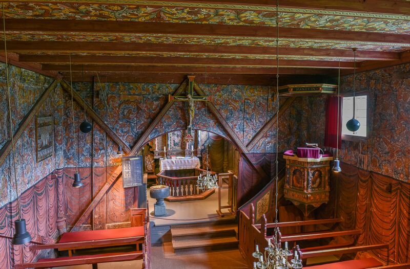 Fil:Røldal stavkyrkje innvendig 190822-2.jpg