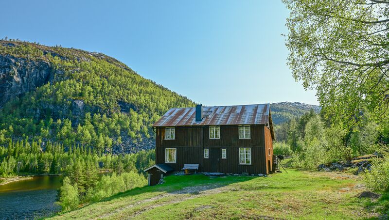 Fil:Sollid Mosdøl Bykle 010623.jpg