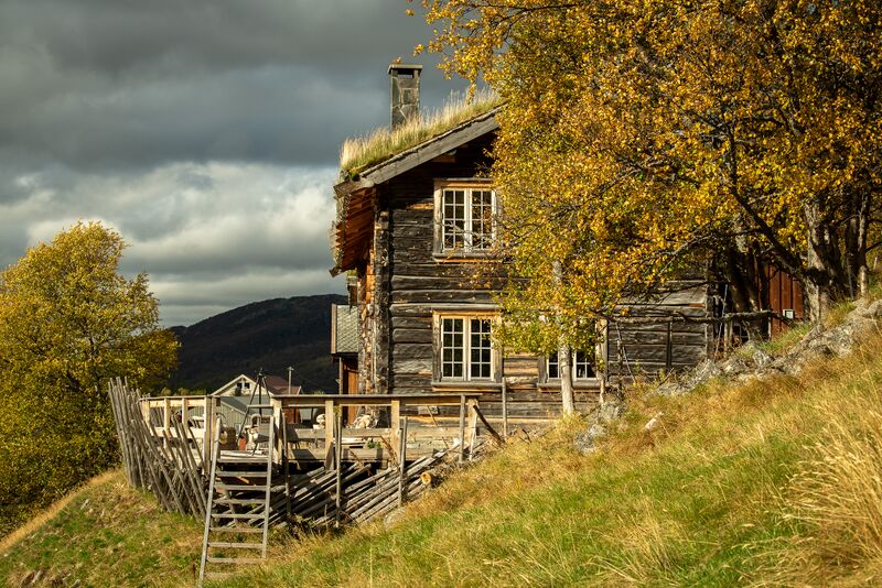 Fil:Gamle Gaard Hovden 270925.jpg