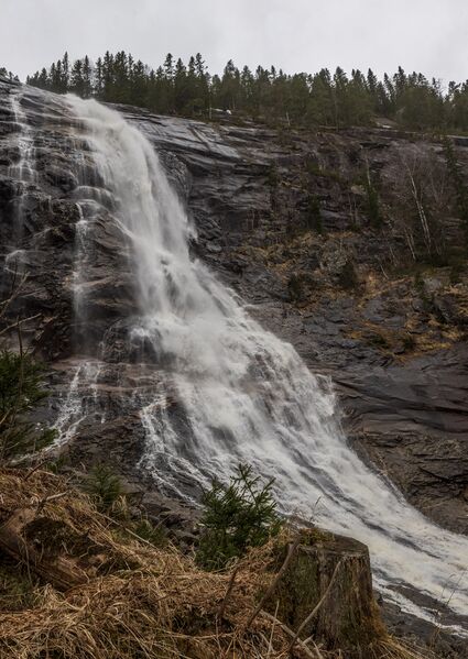 Fil:Reiårsfossen 270326.jpg