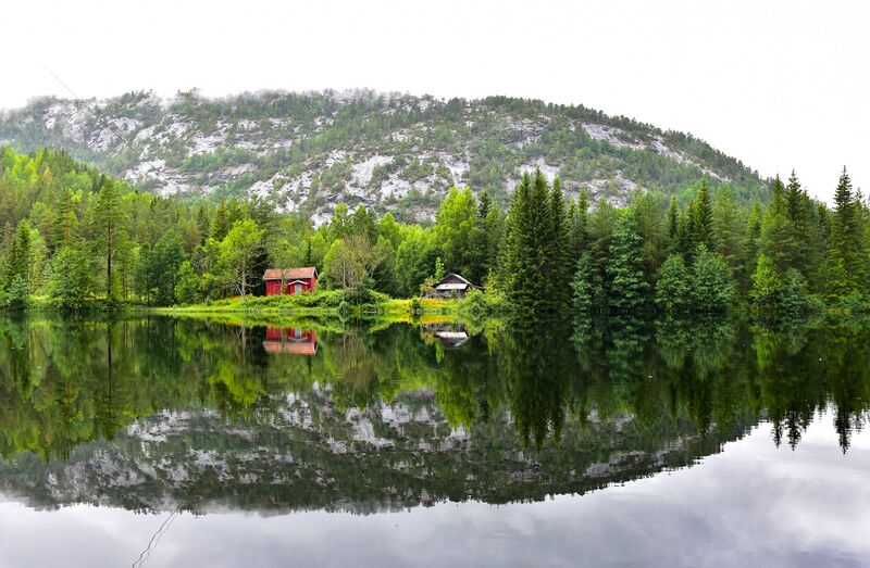 Fil:Hauglandsmoen Nidelva Åmli 040822.jpg