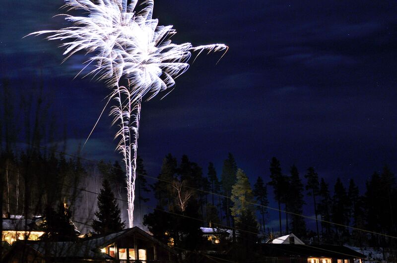 Fil:Tingbergheia fyrverkeri 311212.JPG