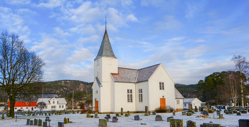 Fil:Øyslebø kyrkje 140117-2.jpg