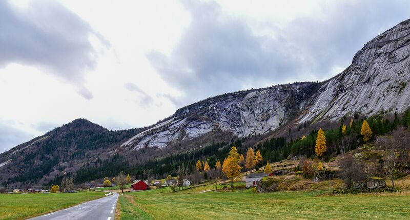 Fil:Nomeland Valle 271017.jpg