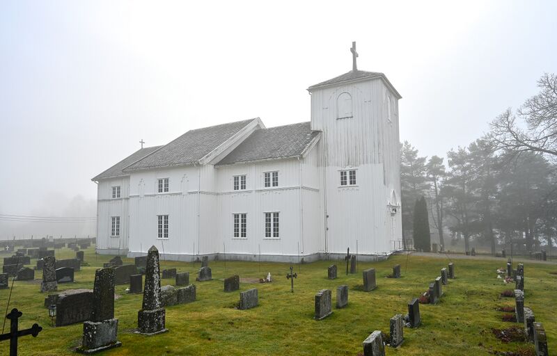 Fil:Moland kyrkje Fyresdal 171225.jpg