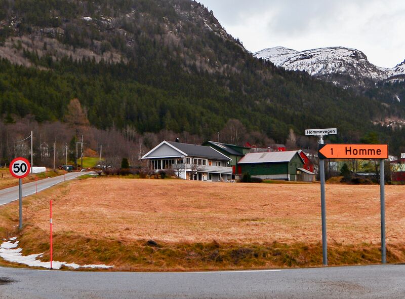 Fil:Systog Hommelunden Valle 011216.jpg