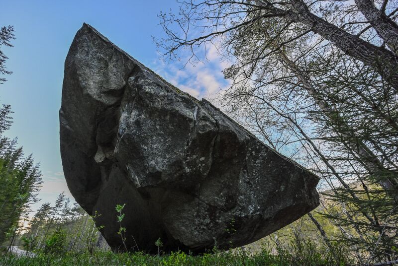 Fil:Kjeddingsteinen Austegard 210526 (1).jpg