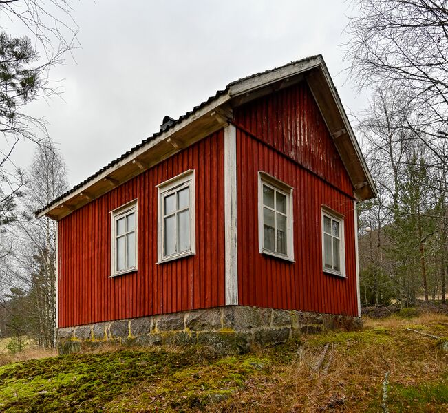 Fil:Syrtveit skulehus Evje 221125.jpg