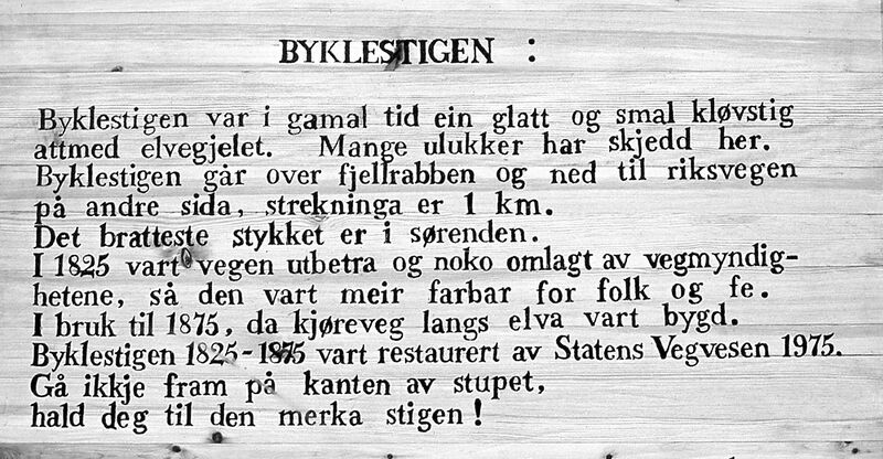 Fil:Byklestigen 1975, opplysningsskilt.jpg