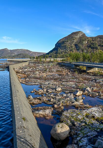 Fil:Hartevassdammen Hovden 270924.jpg