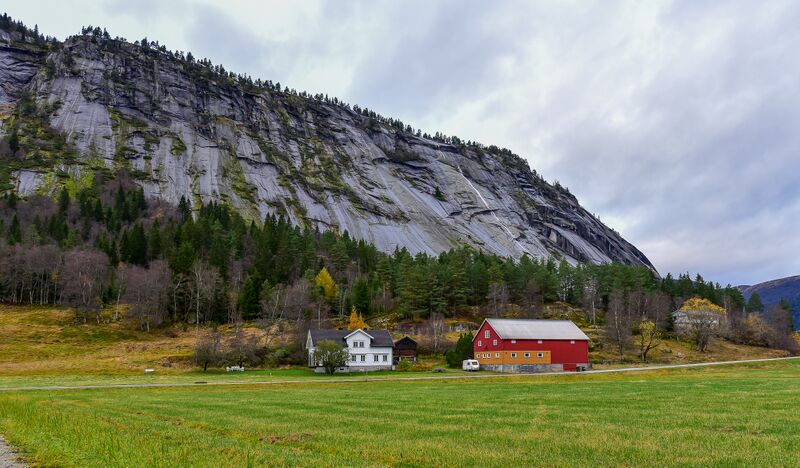 Fil:Nomeland Lauvheddeberget Valle 271017.jpg